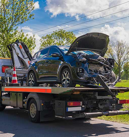 Coche siendo remolcado